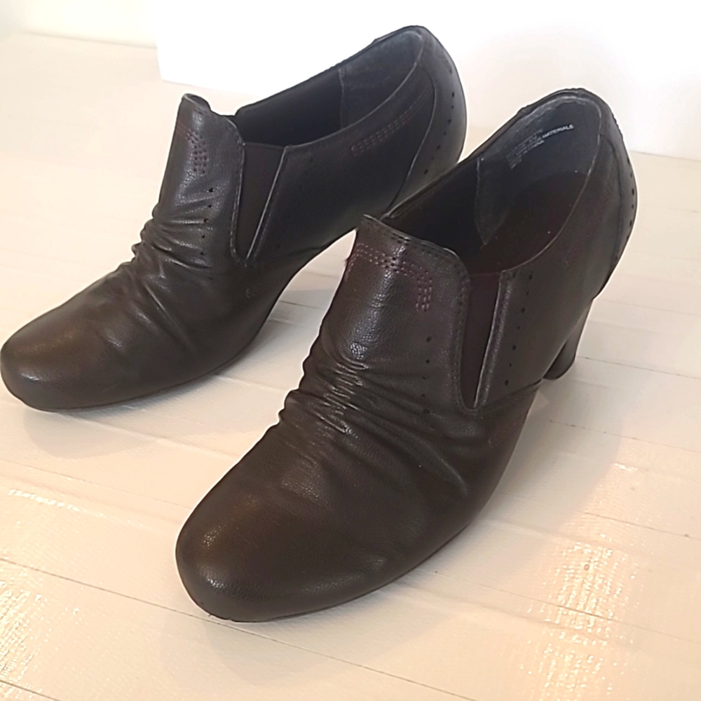 Brown Bass Mariette bootie, size 8M
